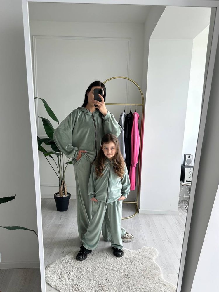 Дитячий велюровий костюм family look