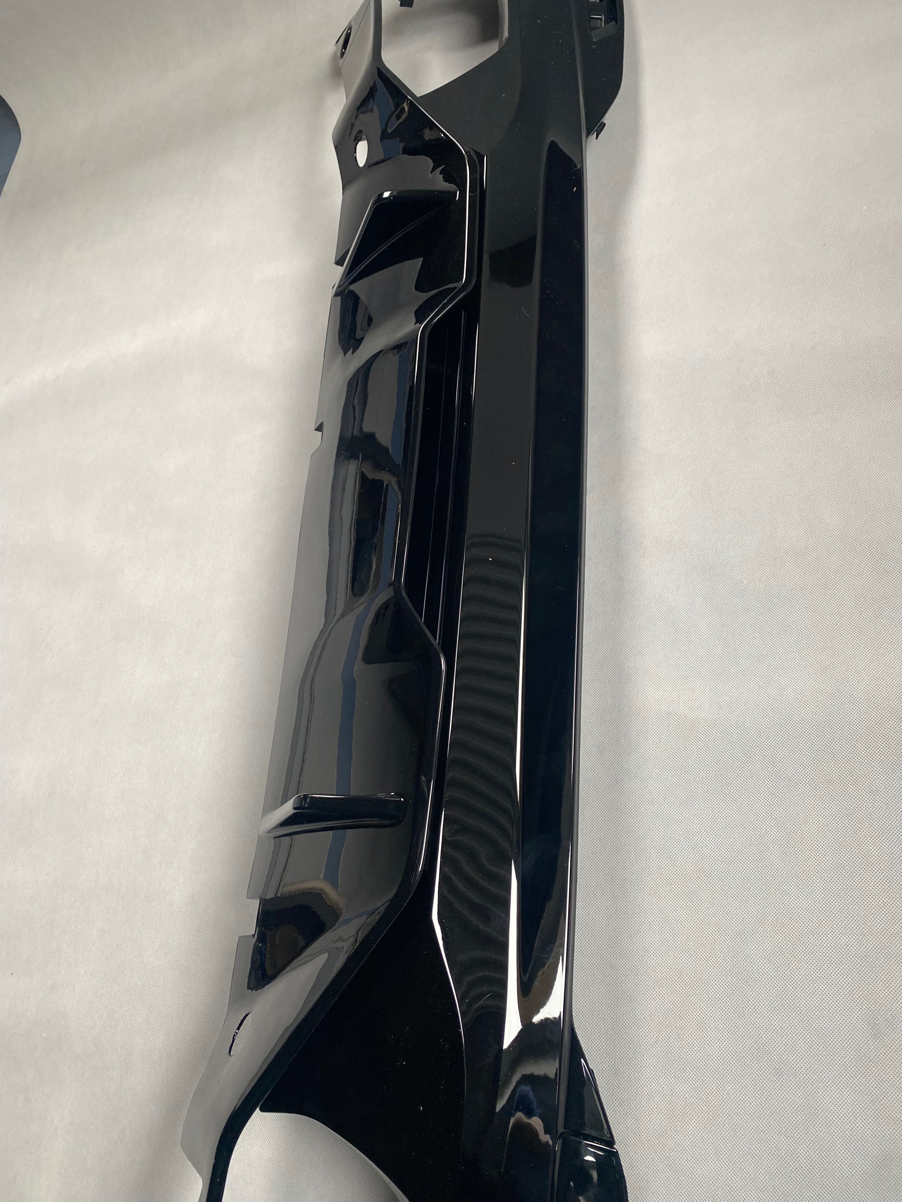 Spoiler Dyfuzor BMW G30 G31 M550 CZARNY POŁYSK