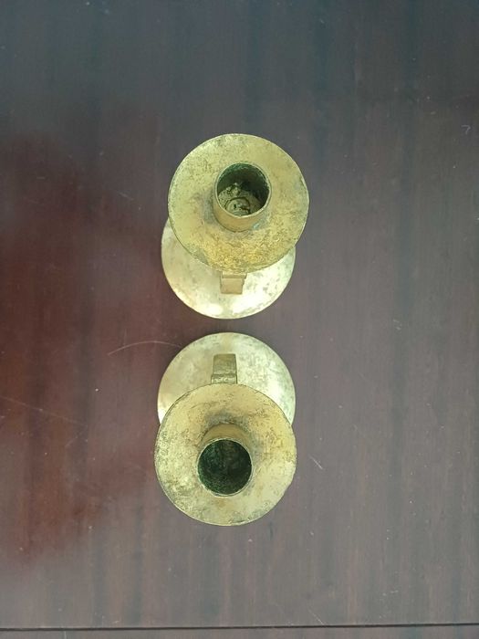 Par de Castiçais de Metal Dourado
