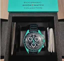 Omega x Swatch Polar Lights SO33L103: Błyszcząca zorza!