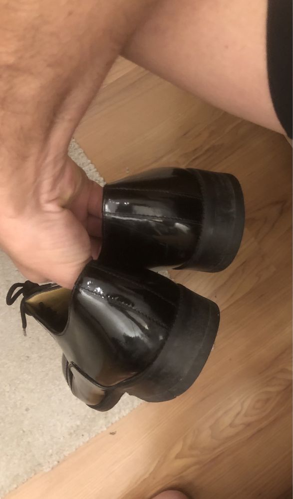 Sapatos pretos brilhantes - 42