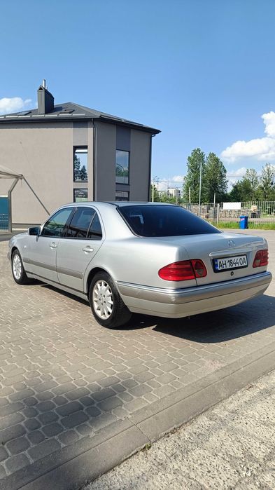 Mercedes-Benz E290