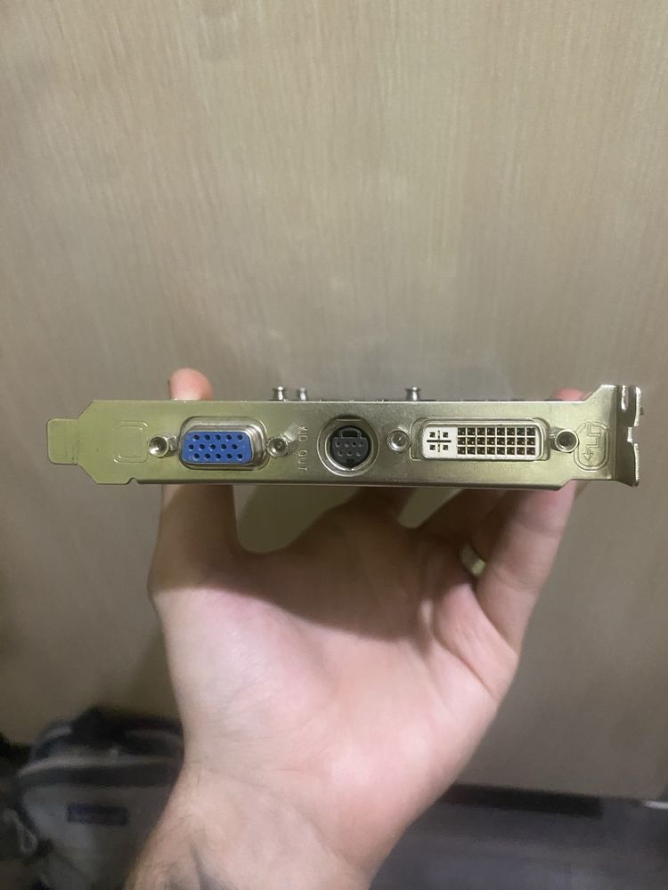 Видеокарта Nvidia GeForce 8500gt / ATI Radeon HD2600XT