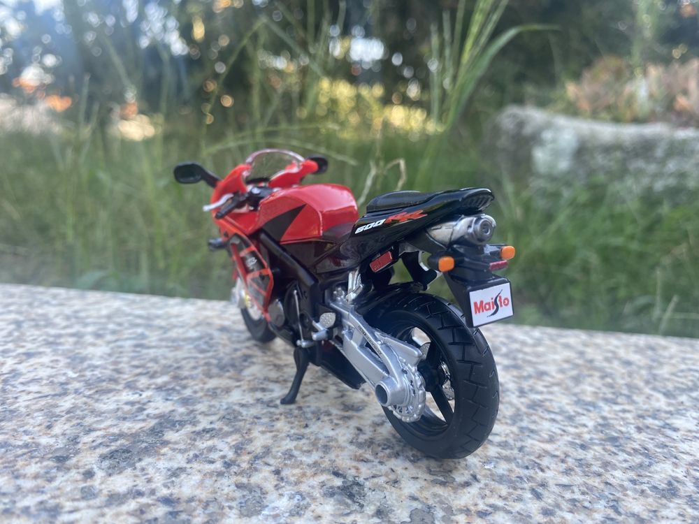 Mota miniatura Honda cbr 600