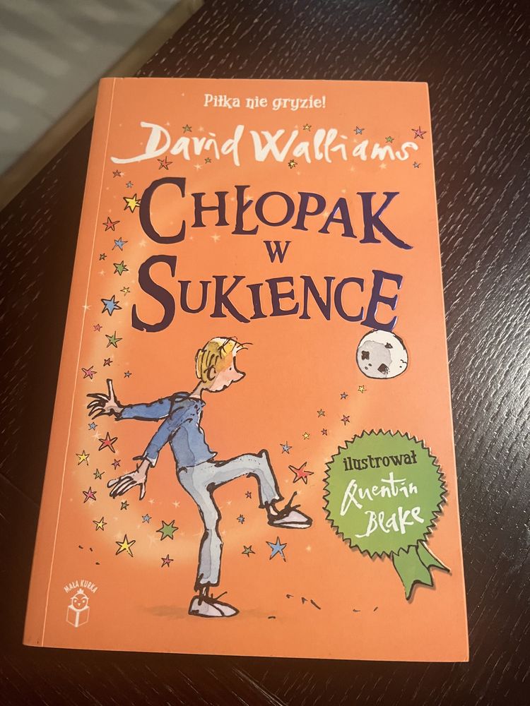 Książka Chłopak w sukience David Walliams seria Piłka nie gryzie