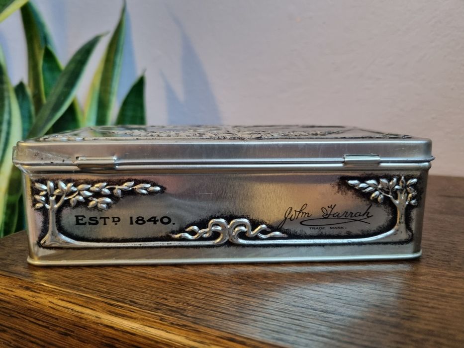 Puszka metalowa schowek skrzynka pudełko