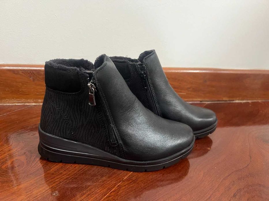 Botas com plataforma anatômica, forro acolchoado  em tamanho 36,40