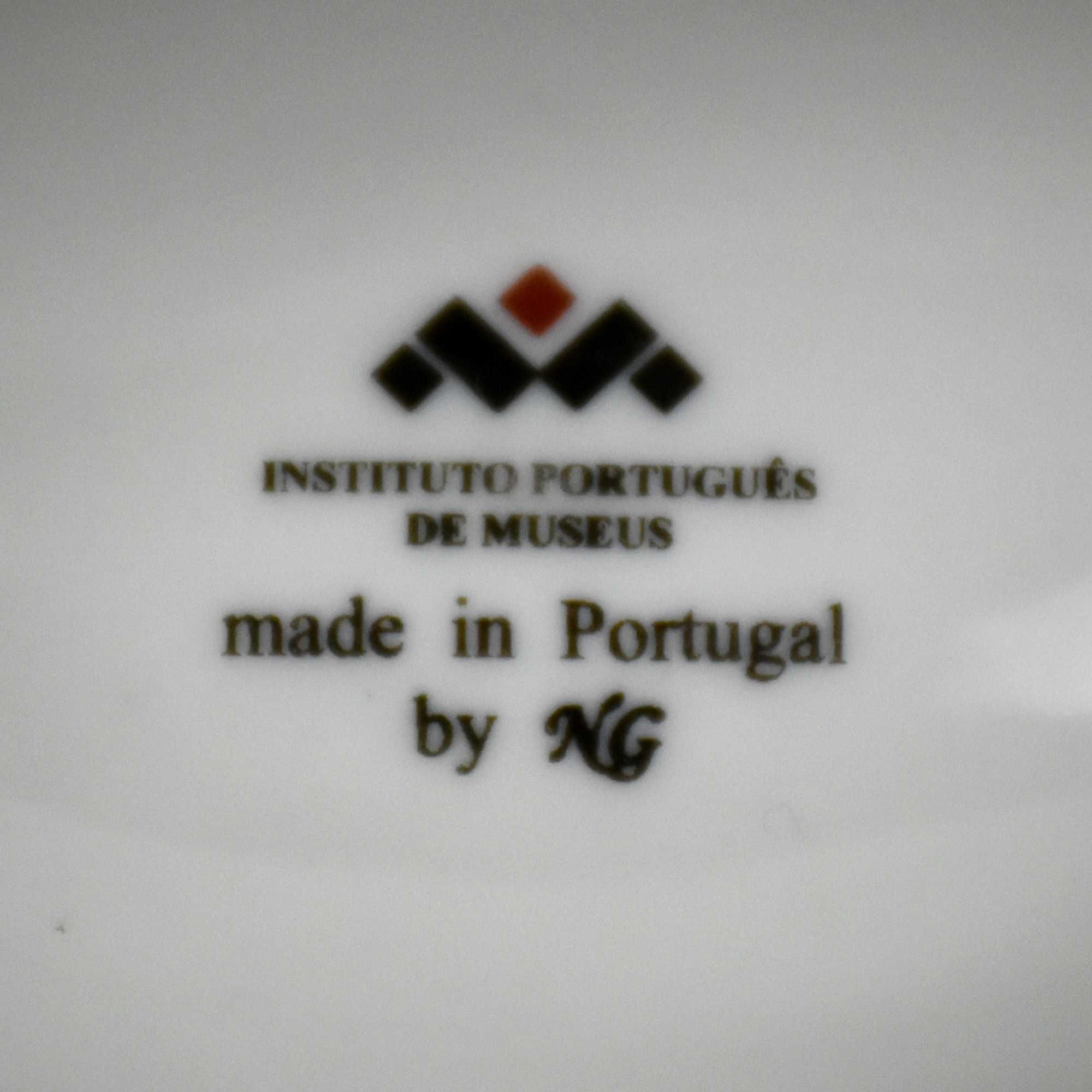 Saleiro oval, porcelana NG Instituto Português de Museus