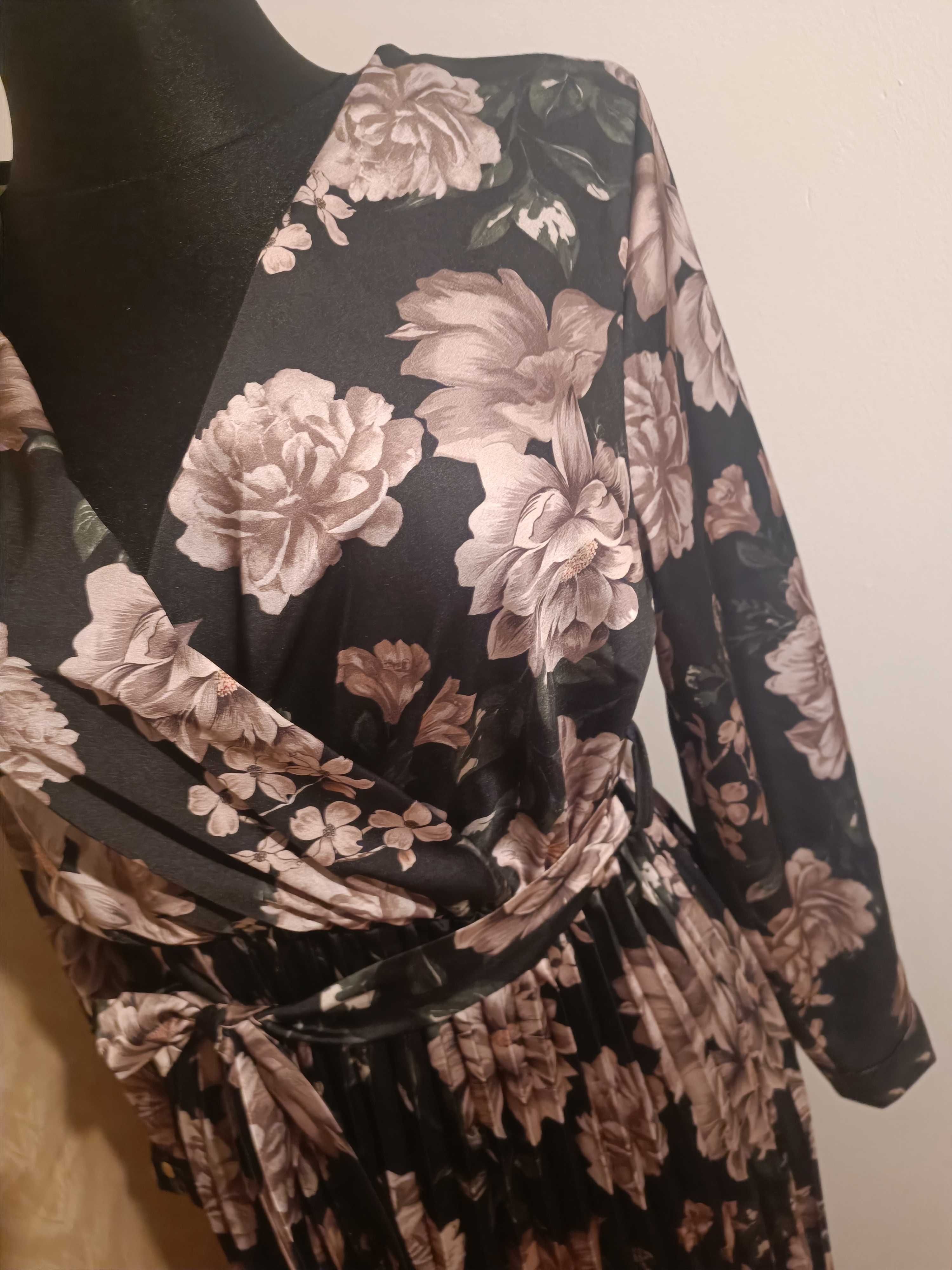 Sukienka maxi w kwiaty