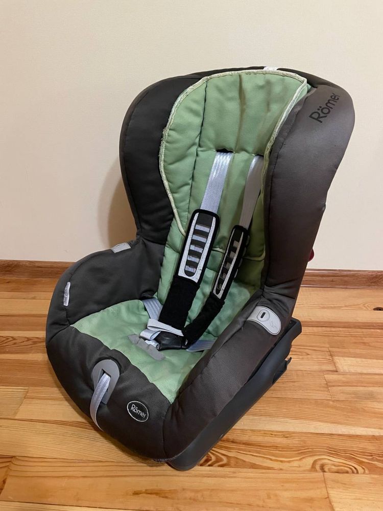 Продам автокрісло Romer 9-18кг isofix ізофікс  (maxi-cosi)