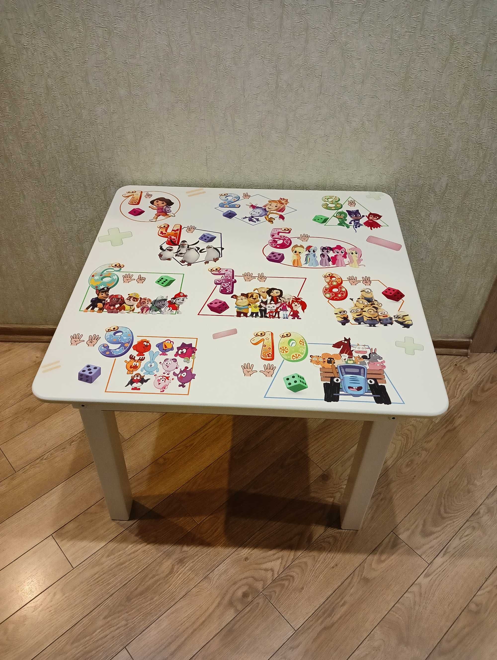 Дитячий столик з пеналом