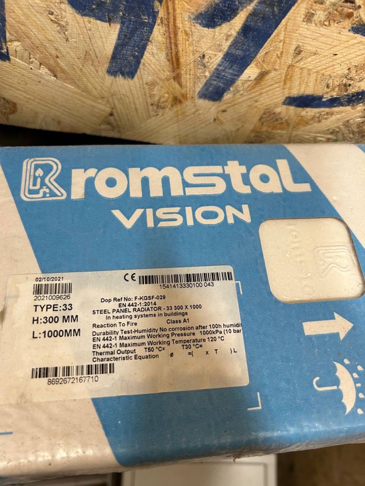 Сталевий радіатор Romstal 33 тип батарея з боковим підключенням