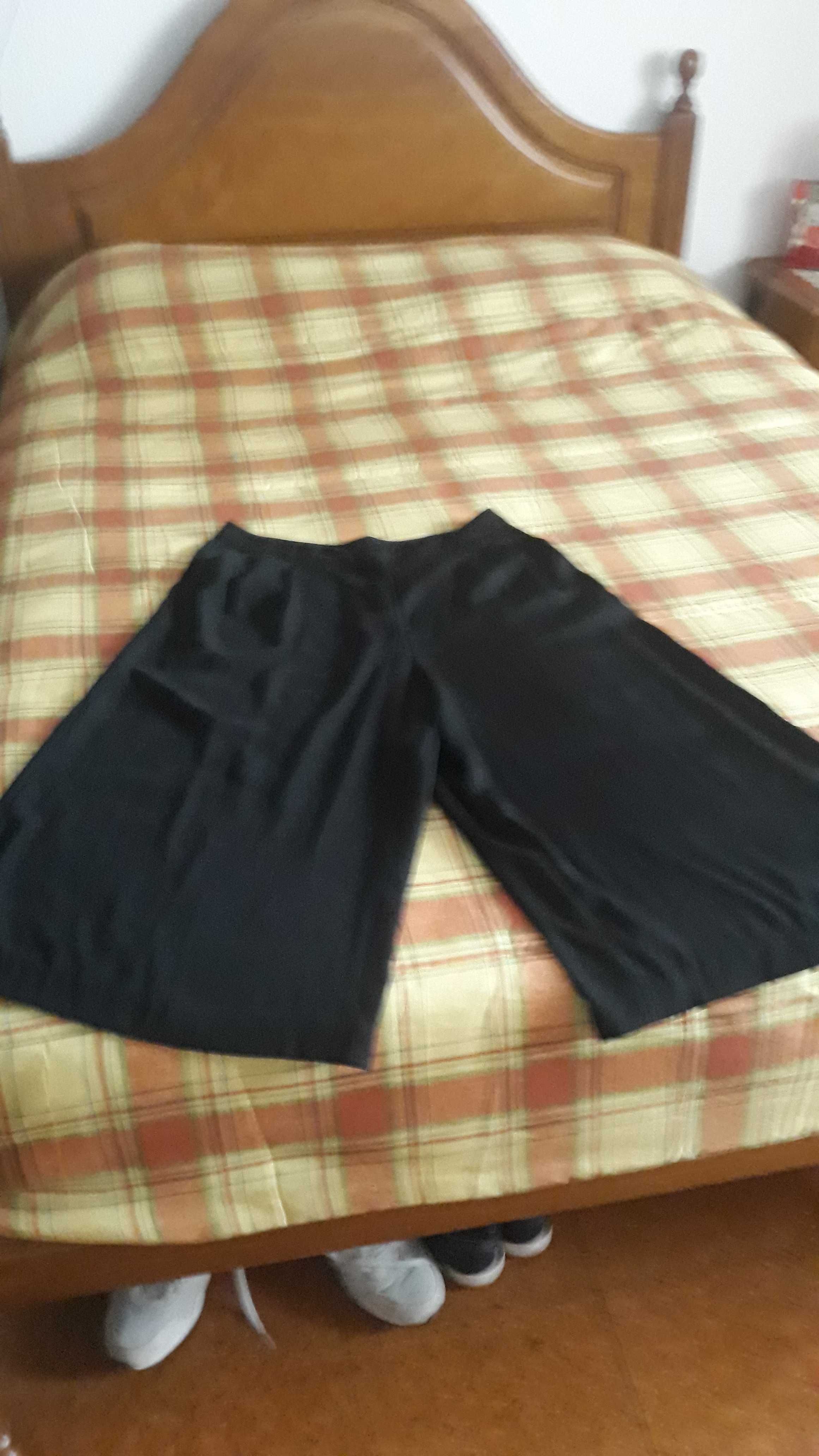 Varias peças de roupa