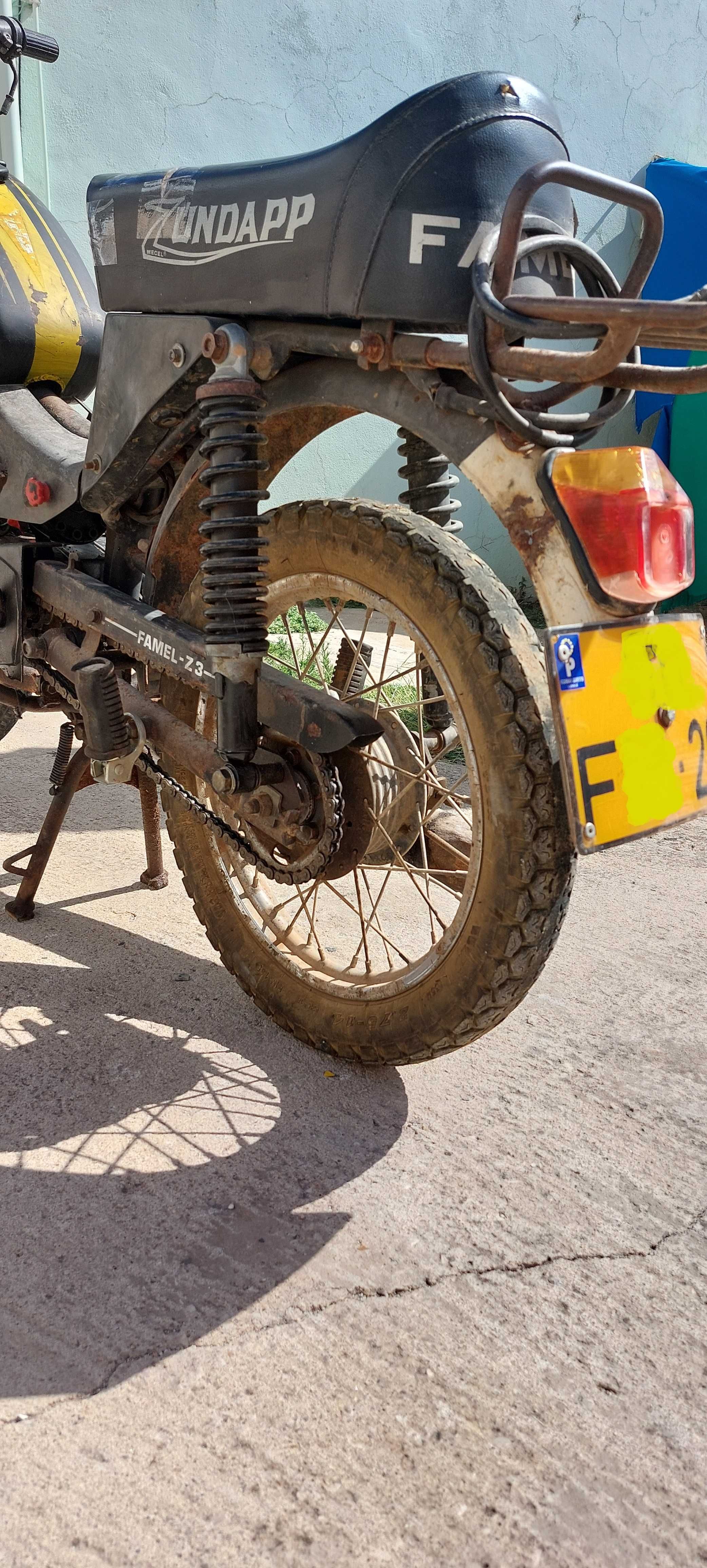 Famel Zundapp Z3 1988 – Matriculada, pronta a andar, precisa restauro