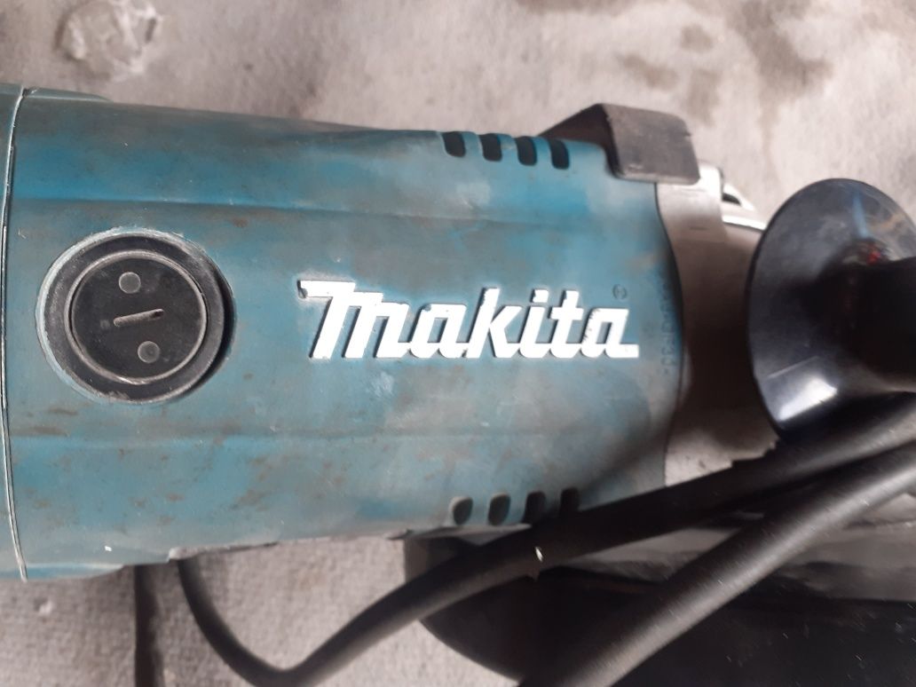 Makita  GA 9020 R