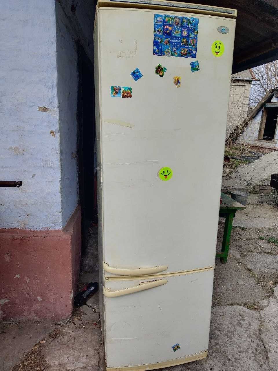 Продам холодильник