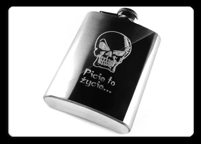 piersiówka połówkowa z grawerem w opakowaniu 9 oz