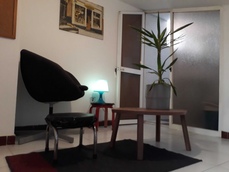 Quarto c/ WC PRIVADO num SOTÃO TETO BAIXO. Centro Lisboa