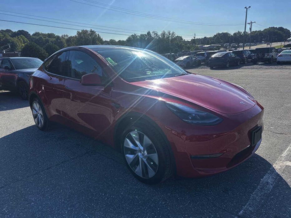 Tesla Model Y      2023