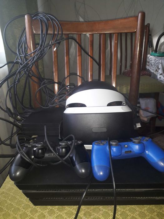 Sony PlayStation 4 (PS4)