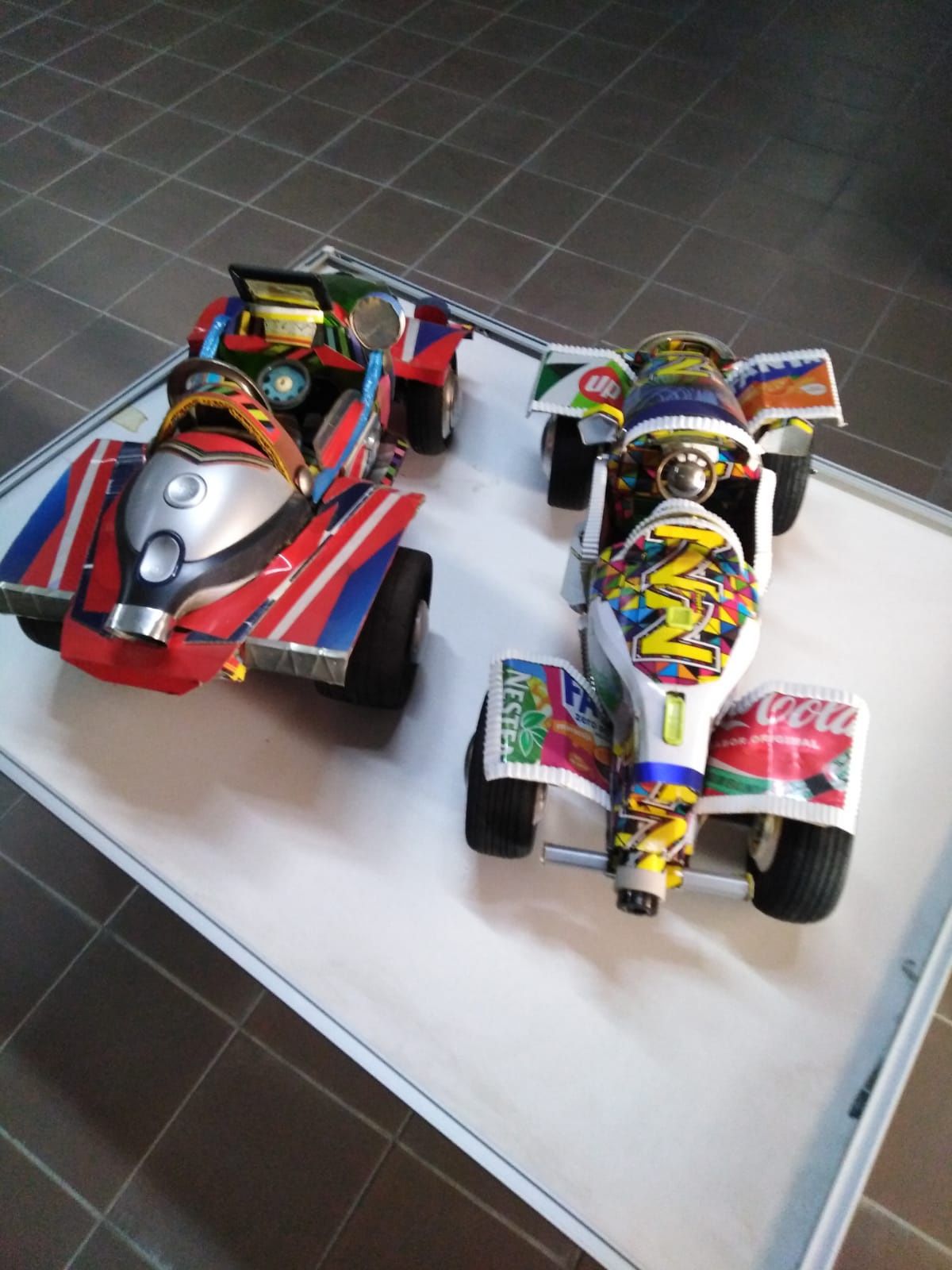 Arte reciclável - carros, motos, carrocel... Etc...