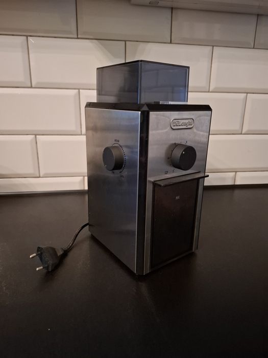Młynek do kawy DeLonghi KG89