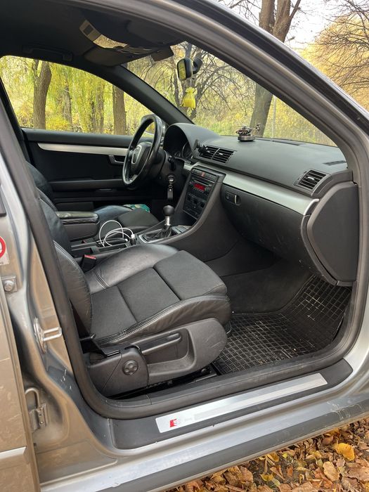 Свіжопригнана Audi A4B7 S-line 2004 рік