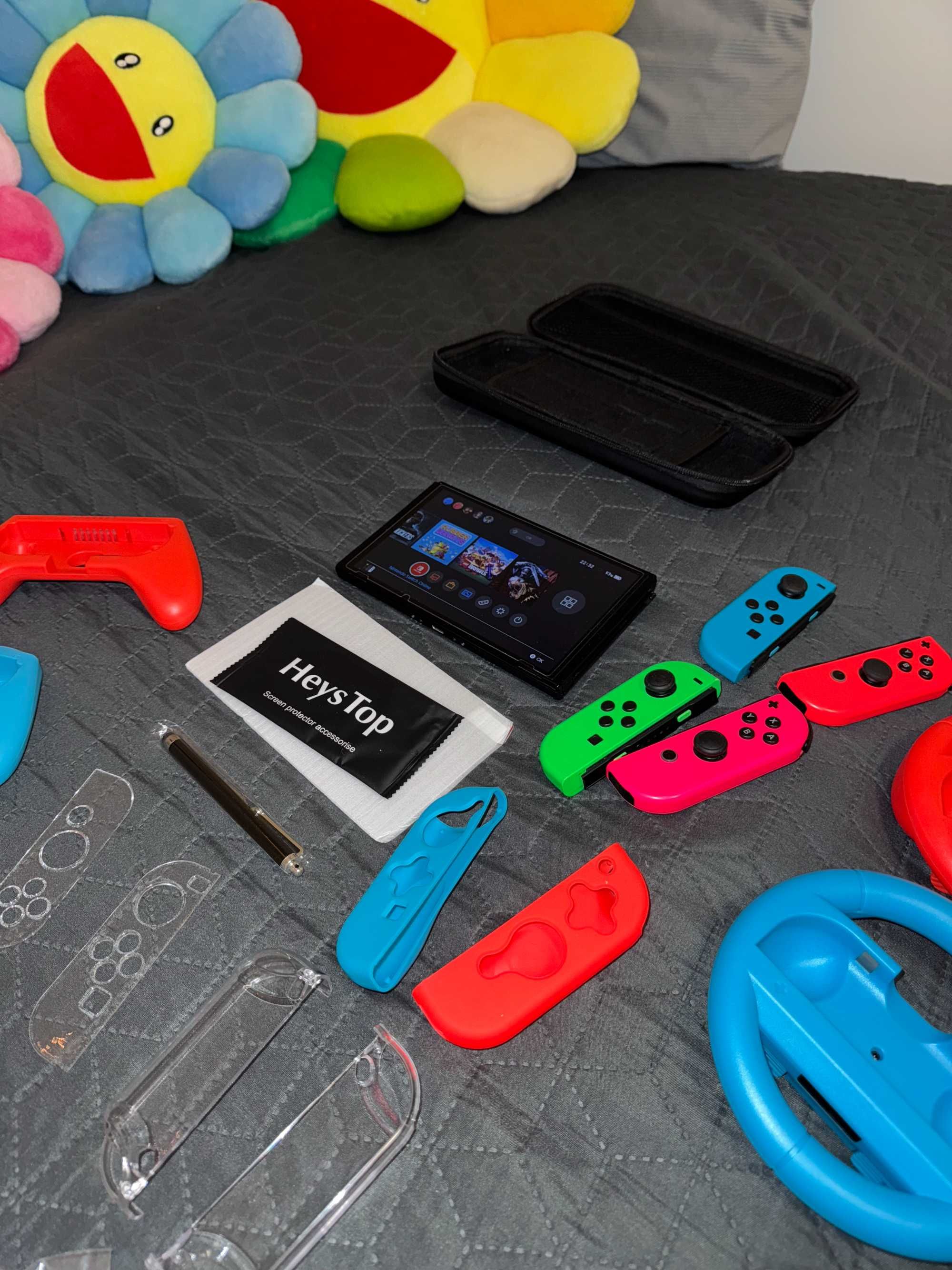 Nintendo Switch OLED + 4 JoyCon + Dużo akcesorii