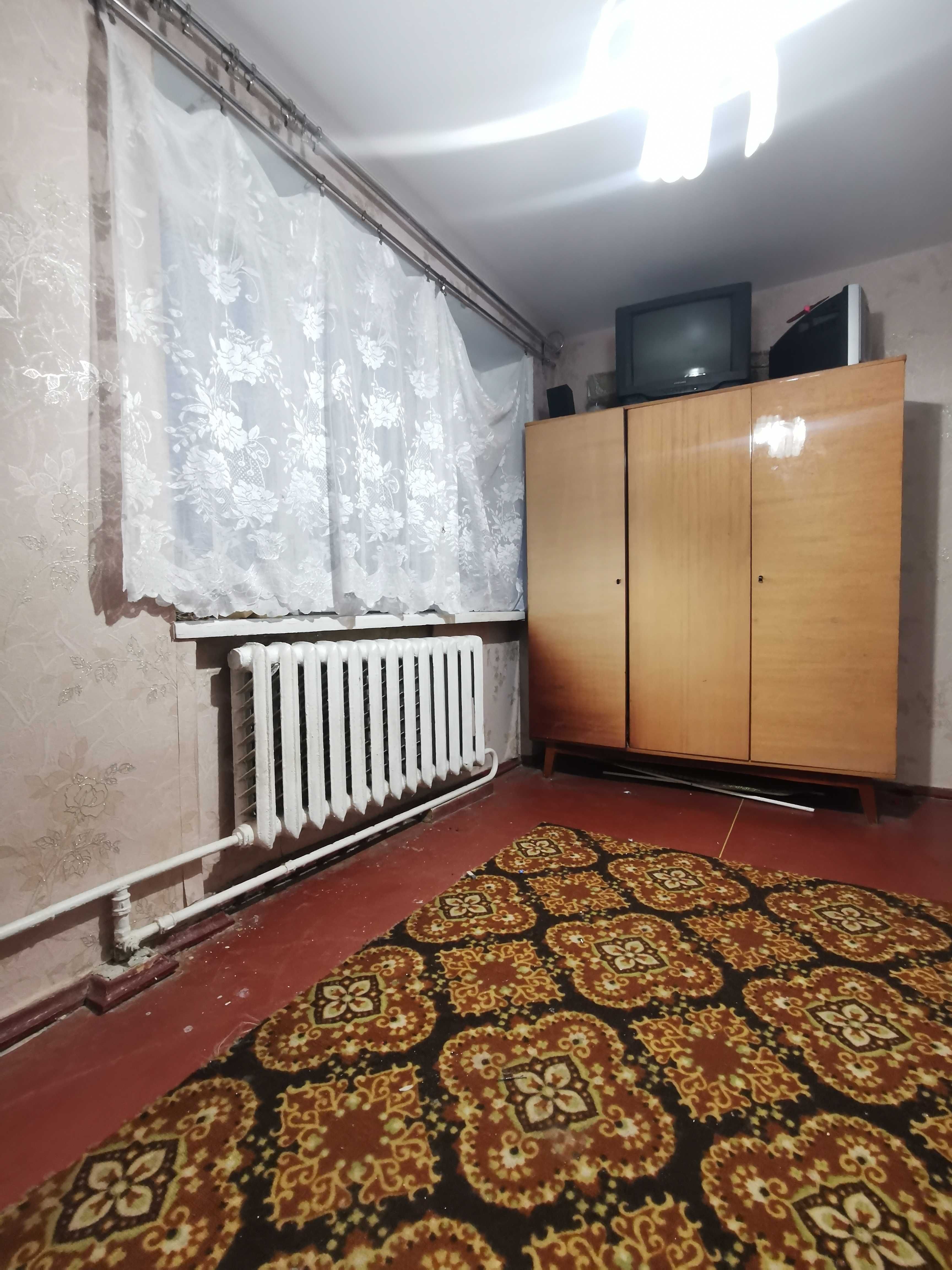 RD Продається 3-кімнатна квартира в цегляному будинку!