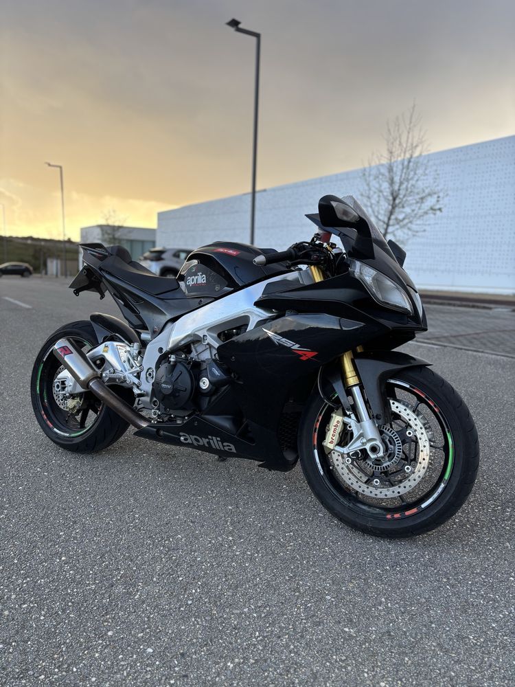 Aprilia RSV4 2013