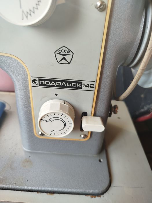 Швейная машинка Подольск 142 без привода рабочая