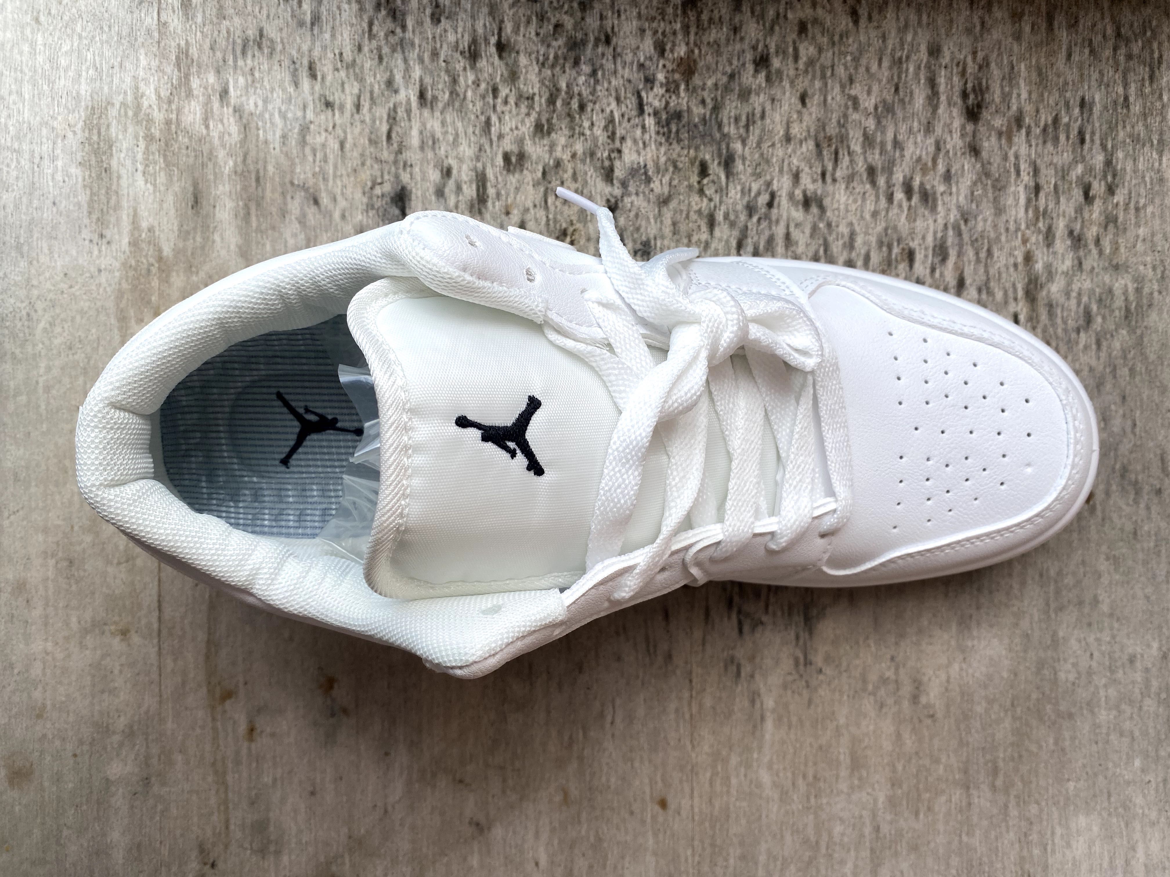 Tênis Nike Jordan todo branco