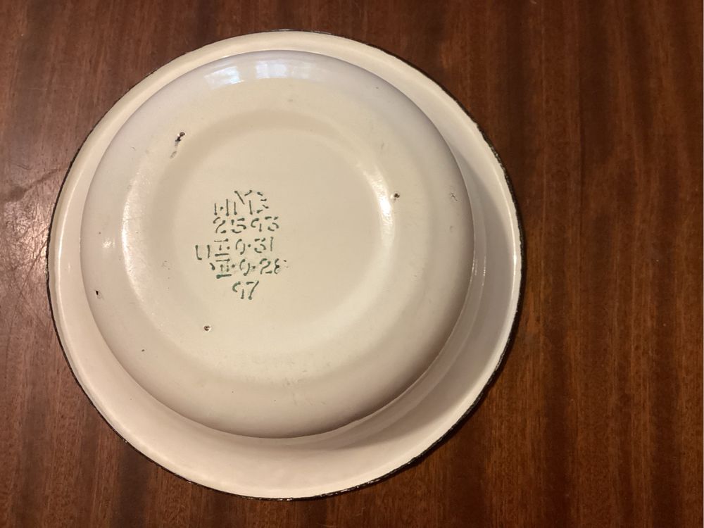 кастрюля эмал. 2,5 л, ц. 290 гр.