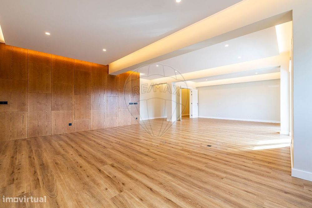 Apartamento T4 para arrendamento