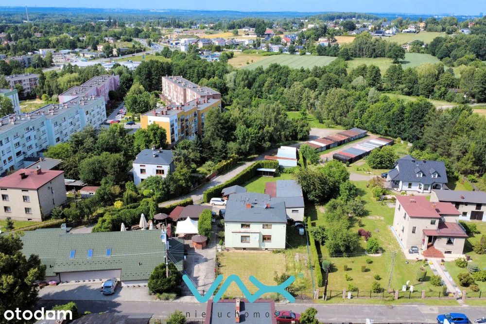 Dom w centrum, duża działka, garaże