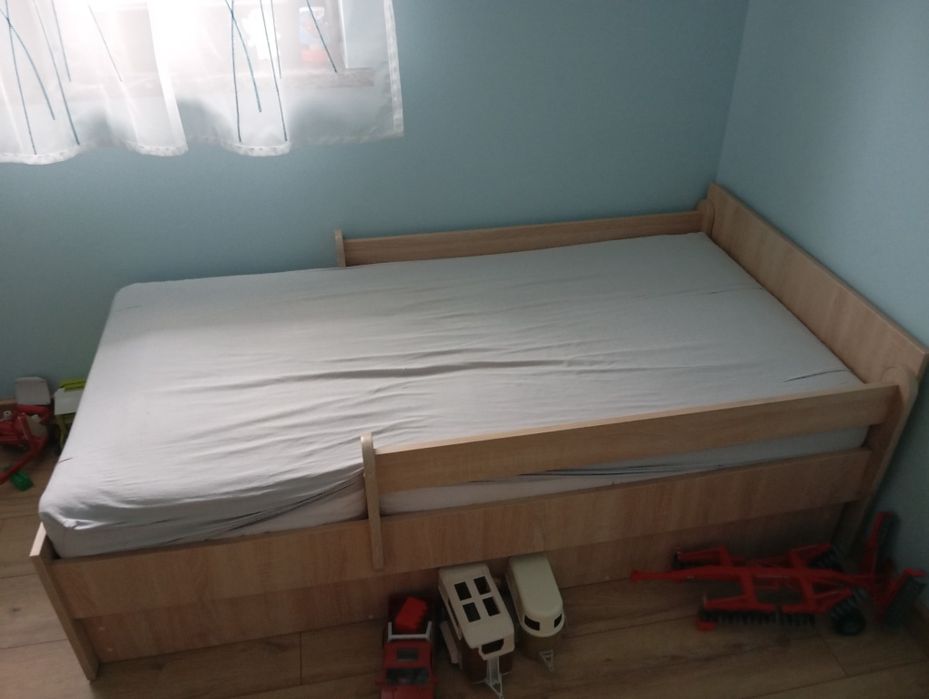 Łóżko do pokoju dziecięcego 80x160