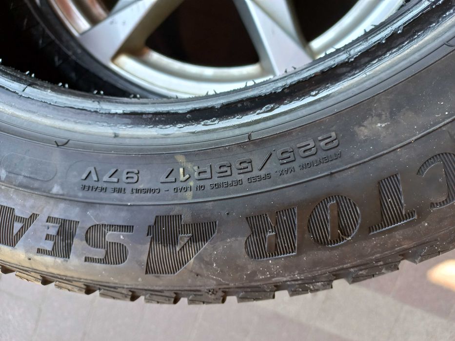 Opona 225/55R17  Goodyear 4 season(3szt)