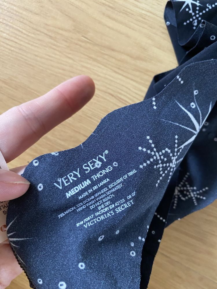 Victoria’s Secret zestaw 3 sztuk majtek cyrkonie diameciki stringi