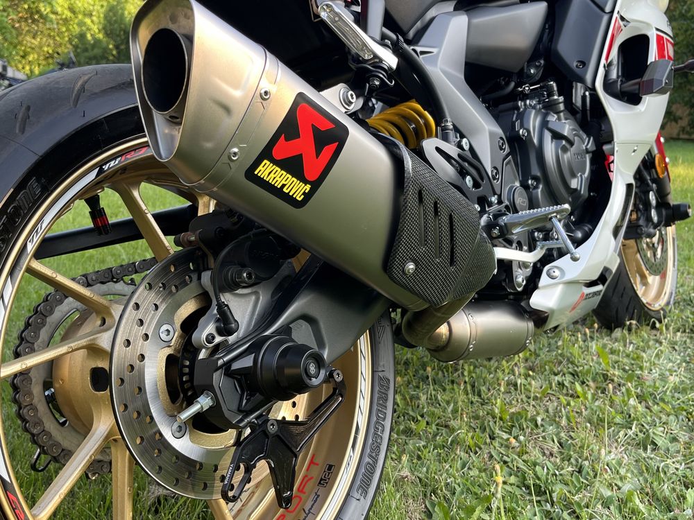 Спортбайк Yamaha YZF R7 2023 Akrapovic ямаха р7 мт-07 мт-09