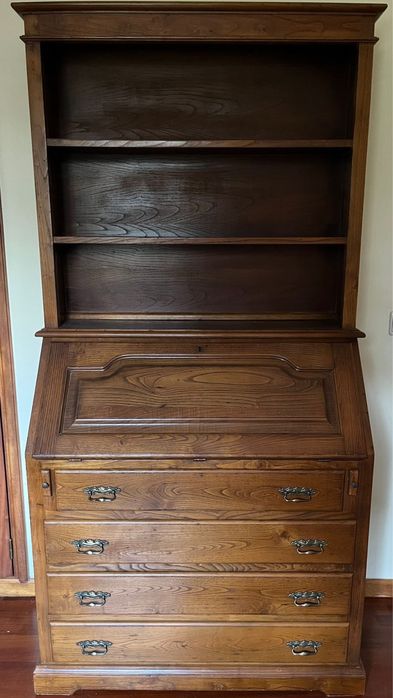 Escrivaninha em madeira maçica