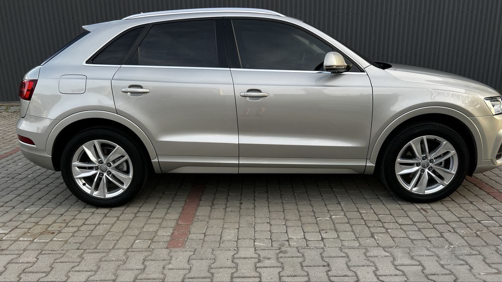 Продам Audi Q3 2.л бензин
