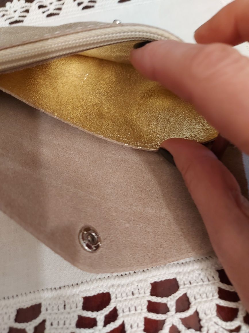 Porta Moedas Dourado em Pele Genuína.