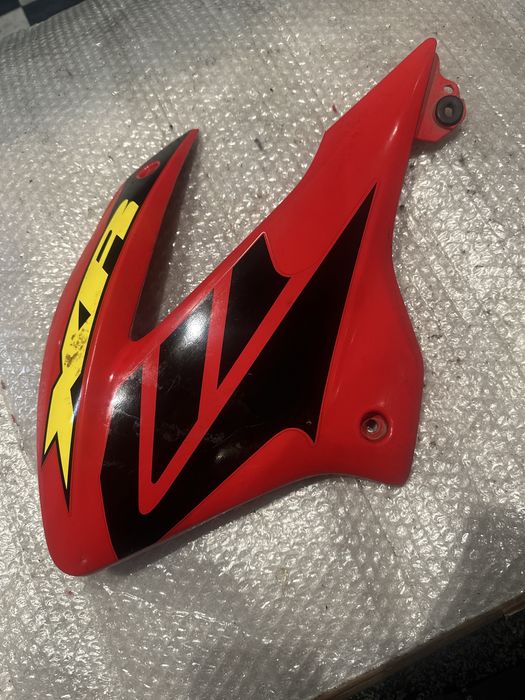 HONDA XR125 XR 125 04r owiewka na bak lewa Bok Boczek owiewka V378
