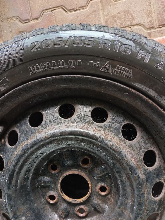 Opony zimowe Continental 205/55/R 16 z felgami gratis 2 sztuki