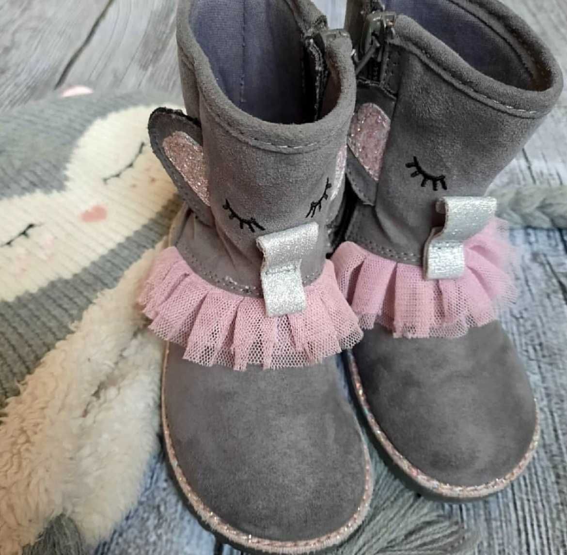Весняні чобітки на дівчинку