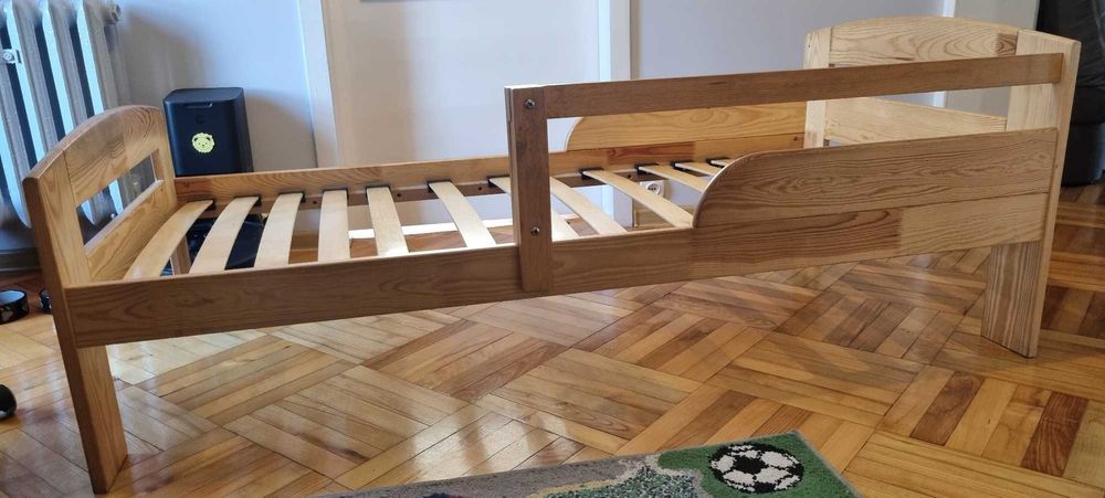Łóżko dziecięce drewniane