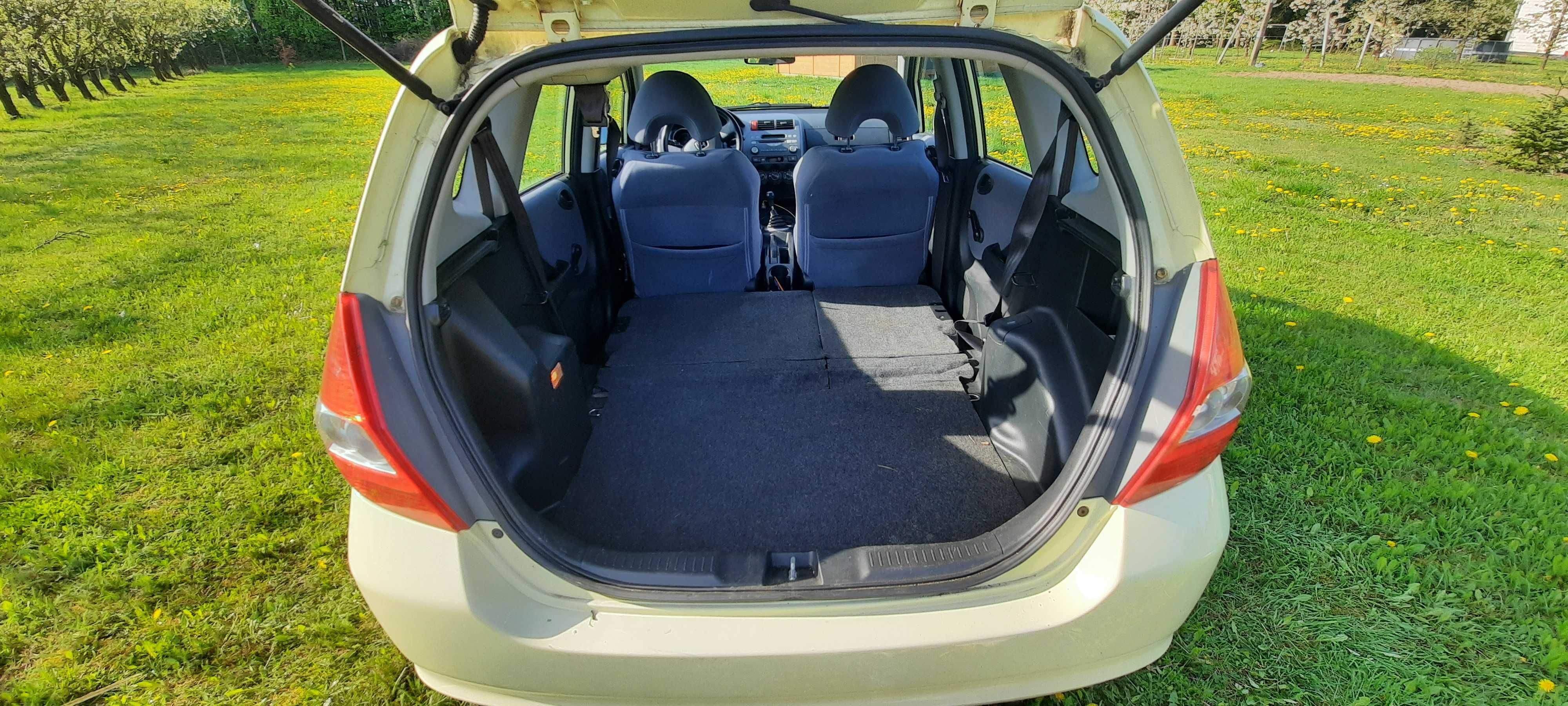 Samochód Honda Jazz 1.4 61 KW z 2002 r Ubezpieczenie do 05.2026
