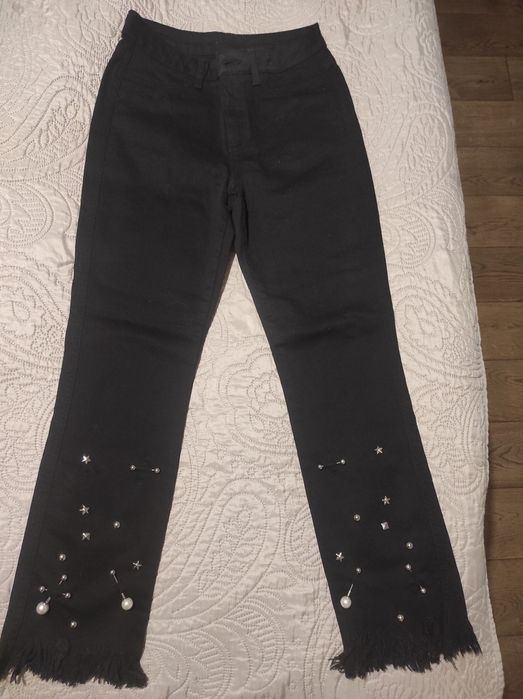 Czarne spodnie Calzedonia z ozdobami