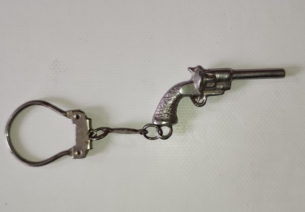 Брелок револьвер СССР