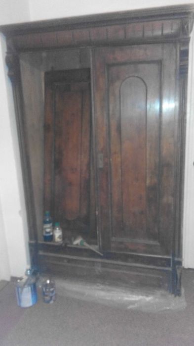 Продам антикварні шафи.